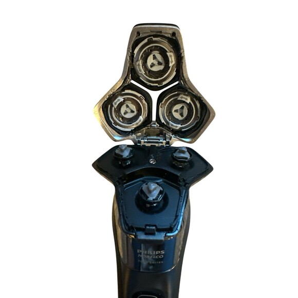 Philips Norelco 7200 Rechargeable Wet & Dry Electric Shaver, S7887/82 w SenseIQ - Picture 9 of 12